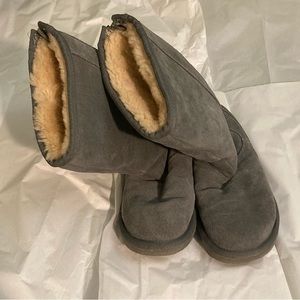 GREY UGG ZIP UP BOOTS